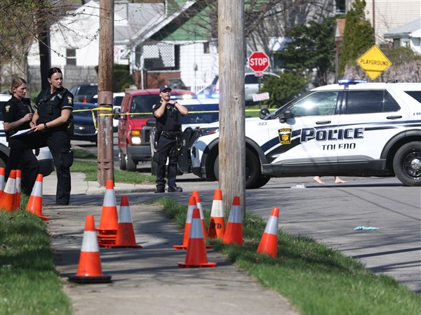 Girl shot in park Wednesday dies; autopsy done on teen shot Friday by ...