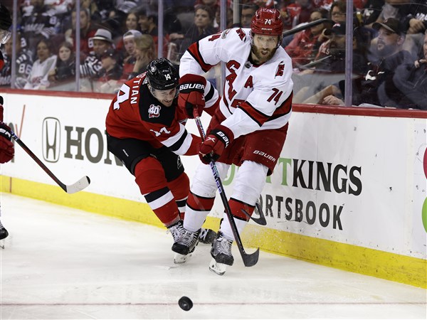 Hurricanes have 5-goal 2nd, rout Devils 6-1 for 3-1 lead