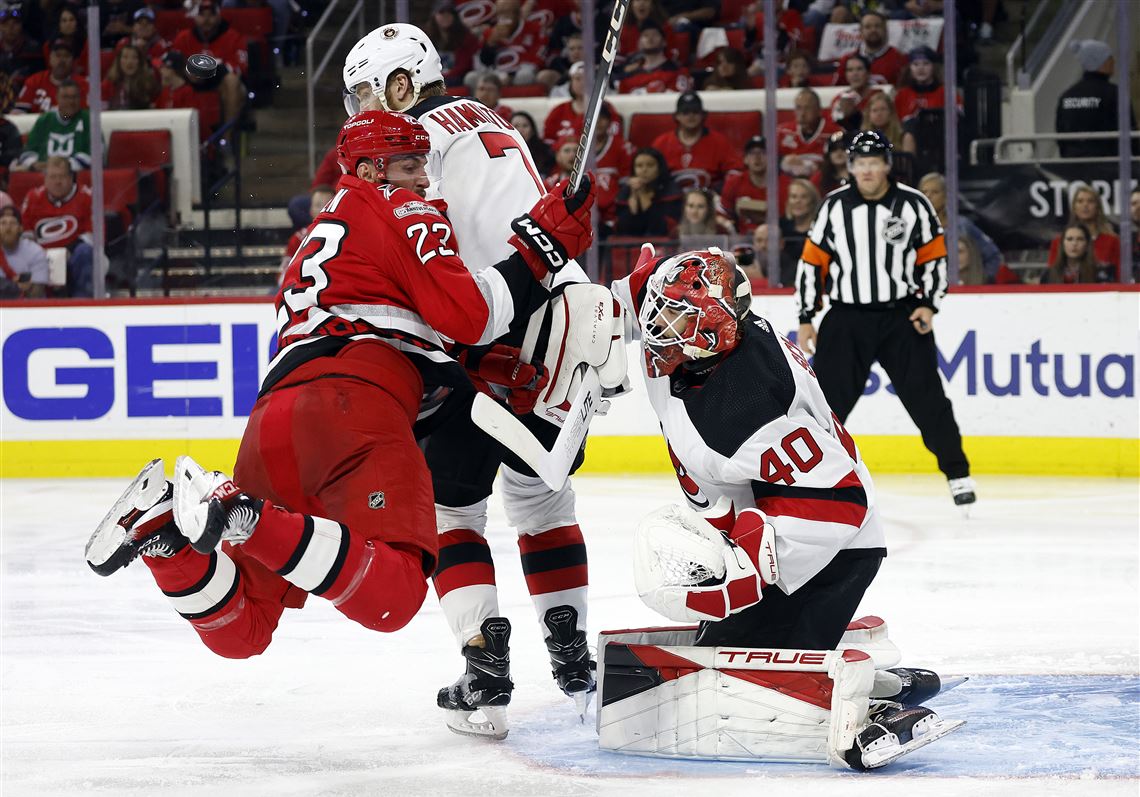 NHL: After strong 2nd, Carolina Hurricanes rout Devils for 3-1