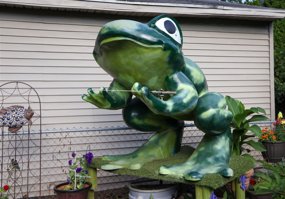 Frog Around Town: Pressman frog leaps from rooftop perch to locksmith's  pond