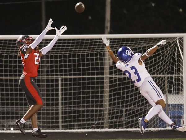 Central Catholic tops Detroit Catholic Central in CHSL football opener