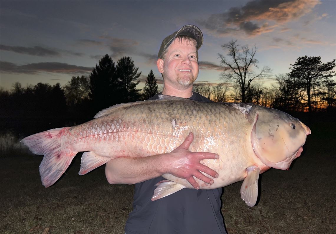Outdoors: Former Toledoan targets bowfishing records
