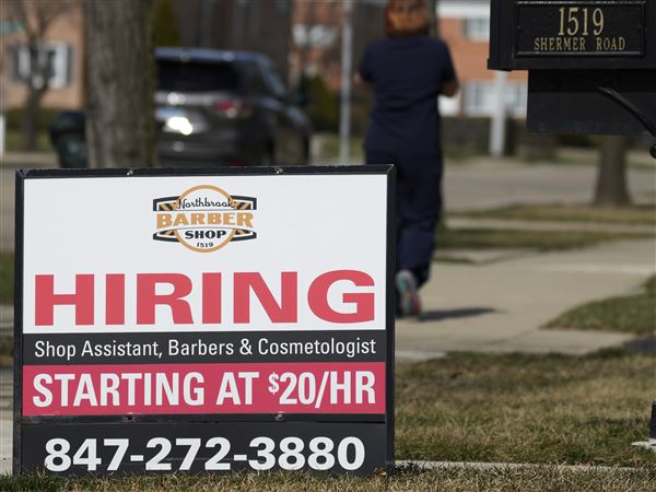 Applications for U.S. unemployment benefits dip to 210,000 in strong job market