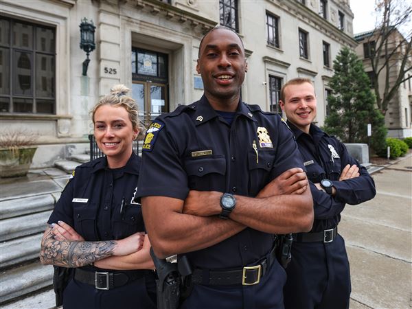 Toledo, area departments change tactics to recruit officers