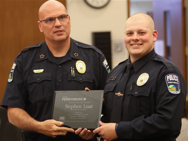 'I like helping people': Loar named Perrysburg police officer of the year