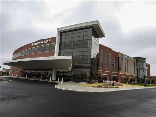 Art therapy workshop to teach weaving and mindfulness