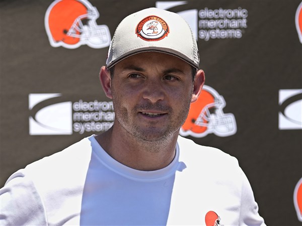 Browns' Stefanski takes back play-calling while turning offense over to ...
