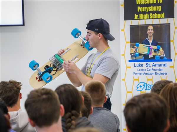 Perseverance key to tech startup success, students learn from 'Shark Tank' entrepreneur