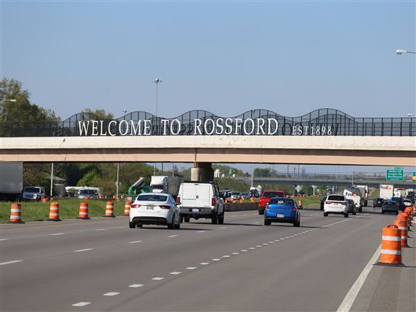 Rossford officials acknowledge new I-75 signs sometimes are hard to read