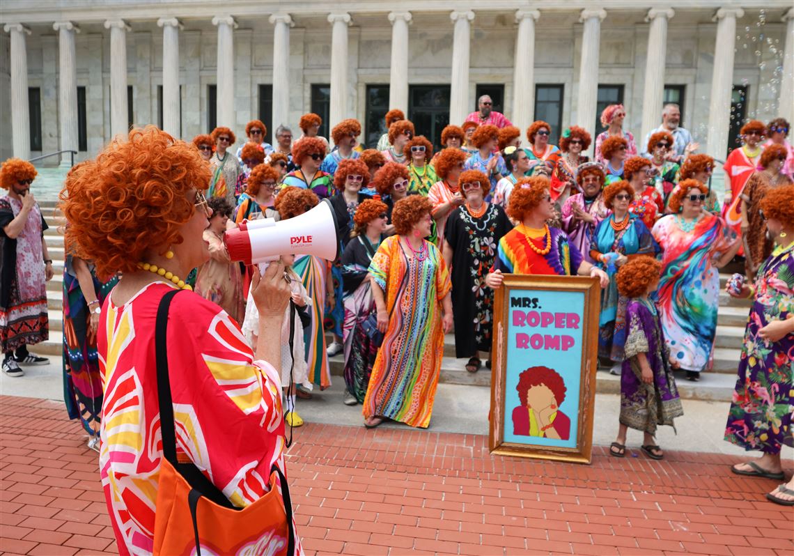 Photo Gallery: Mrs. Roper Romp | The Blade Photo Gallery: Mrs. Roper Romp | The Blade