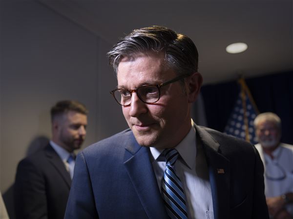 Republikanci v Predstavniškem domu potrdili zmanjšanje zveznega financiranja in se spopadali z zahtevami po preglednosti v primeru Epstein