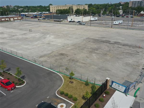 Finančne skrbi okrožij zaradi zapiranja zaporov in opuščanja gradnje