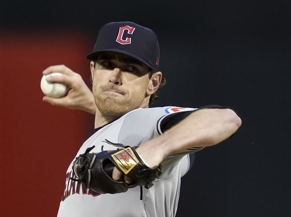 Cleveland Guardians izmenjali metača Bieberja in Sewalda; Kwan ostaja