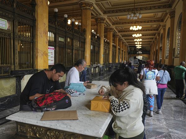 Mexico suspends postal shipments to the U.S. over latest tariff confusion