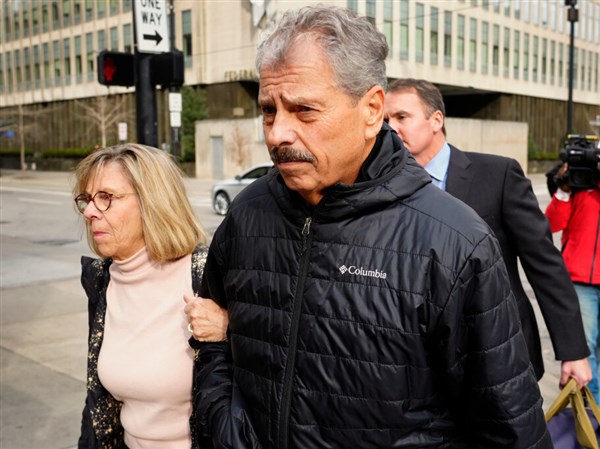 Prosecution wants jury to see past Randazzo 'side deal'