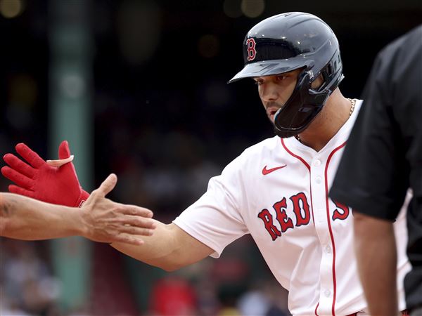 Carlos Narv&#225;ez gets 1st career pinch hit, Trevor Story hits strange homer as Red Sox beat Guardians