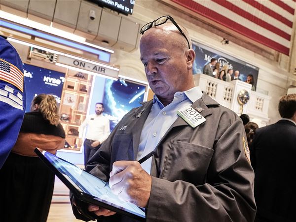 U.S. stocks sink under weight of rising pressure from bond market