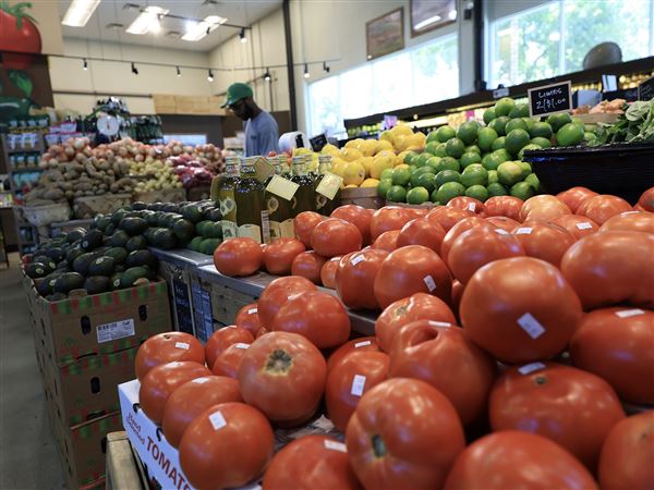 Trump trdi, da je rešil inflacijo, medtem ko podatki in Američani kažejo drugačno sliko