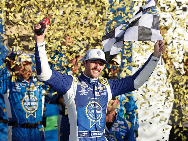 Chase Elliott s presenetljivo zmago na Kansas Speedway si je zagotovil mesto v tretjem krogu končnice NASCAR