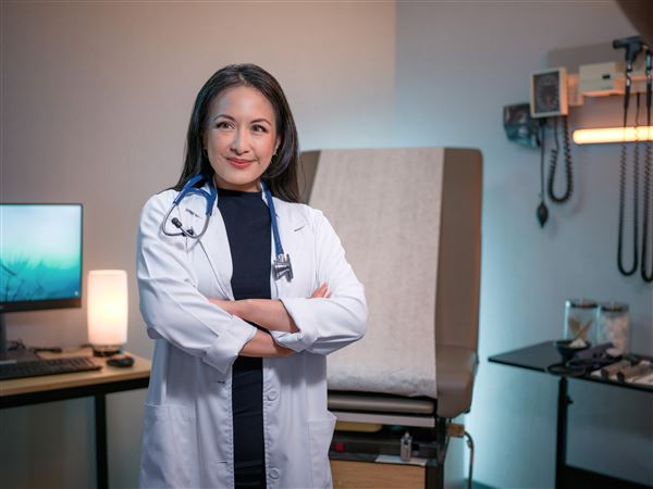 Novi sev COVID-19 povzročil val okužb, ponovna okužba povečala tveganje za dolgotrajni COVID pri otrocih.