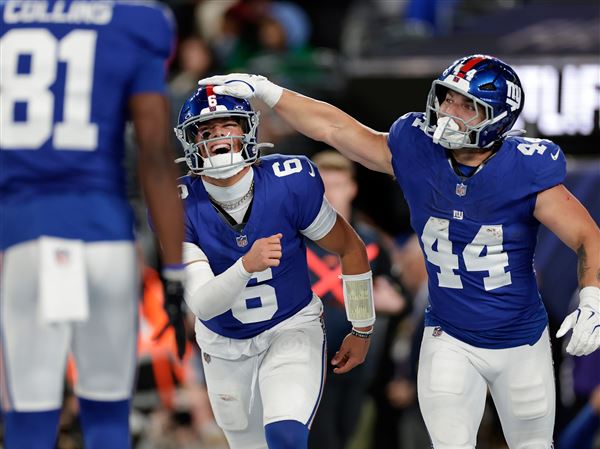 Cam Skattebo runs for 3 TDs and Jaxson Dart shines as the Giants beat the Eagles 34-17
