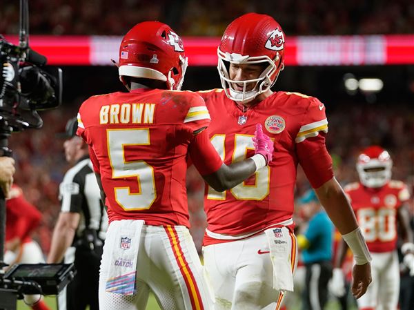 Mahomes leads the Chiefs to a 30-17 victory over Lions, and a fistfight erupts at the finish