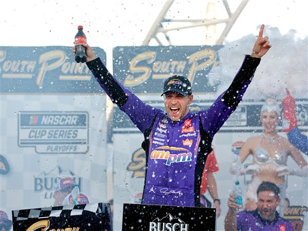 Denny Hamlin z zmago v Las Vegasu si je zagotovil mesto v finalu NASCAR