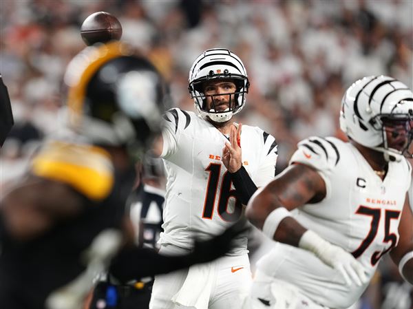 Flacco rallies Bengals past Rodgers and Steelers 33-31 in battle of 40-year old QBs