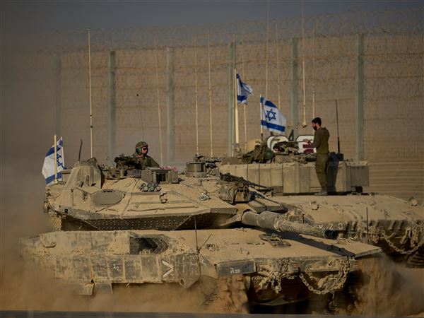 U.S. envoys visit Israel to bolster truce, and Gaza militants hand over a hostage's remains