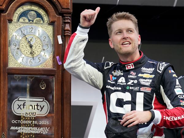 Byron outduels Blaney for victory at Martinsville and NASCAR Championship 4 berth