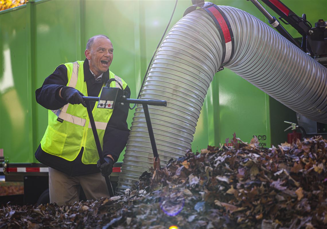 Leaf collection season ready to launch in Toledo | The Blade