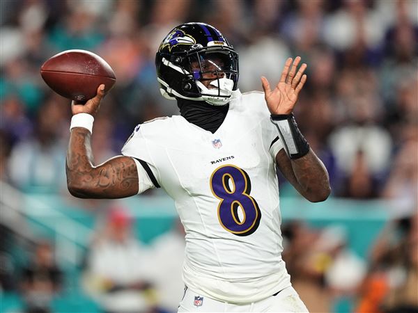 Lamar Jackson torches Miami with 4 TD passes in return from injury and Ravens rout Dolphins 28-6