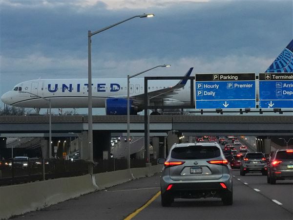 FAA reducing air traffic by 10% across 40 'high-volume' markets during government shutdown