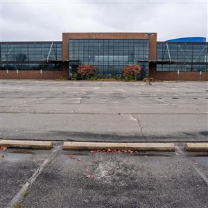 Exterior of the former LA Fitness–Esporta facility on Holland-Sylvania Road on Nov. 7 in Sylvania Township.