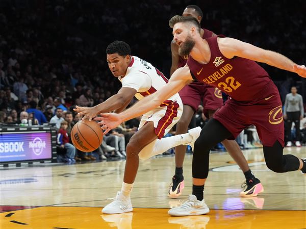 Andrew Wiggins' alley-oop dunk at OT buzzer gives Heat a 140-138 win over the Cavaliers