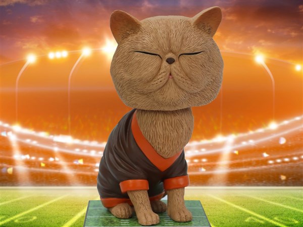 Paws, claws, and cheers: Bowling Green's Pudge the Cat gets a