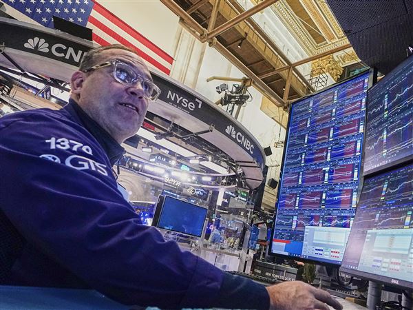 Nihanja še naprej pretresajo Wall Street, ameriške delnice močno padle.