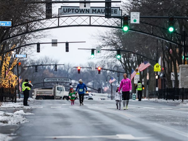 Photo gallery: Runners brave the elements in Maumee
