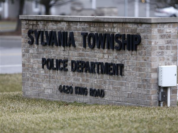 Former Sylvania Township officer agrees to pay restitution in grand theft charge