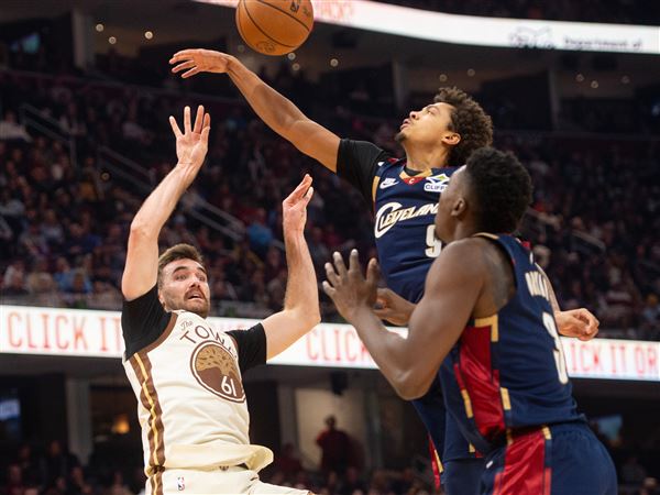 Pat Spencer scores career-high 19 in first NBA start as Warriors beat Cavaliers 99-94