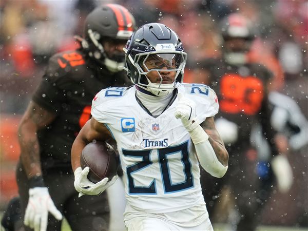 Tony Pollard runs for 161 yards and 2 TDs as Titans outlast Shedeur Sanders and Browns 31-29