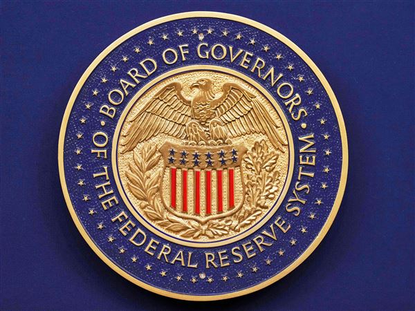 Ameriška centralna banka bo znižala obrestne mere, a napoveduje morebitno zaustavitev