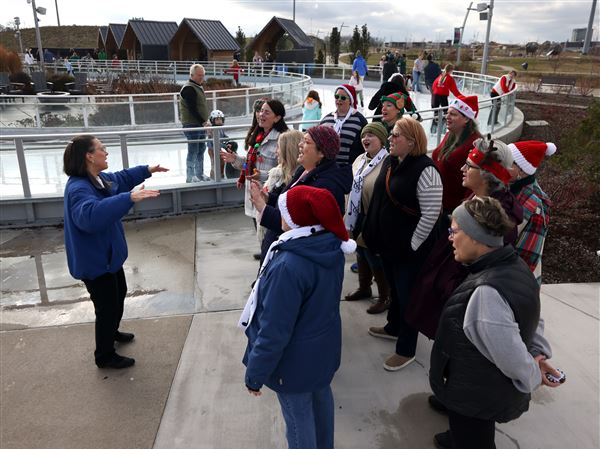 Carolers add to skating experience Saturday morning