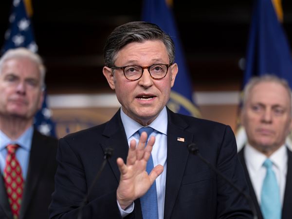 Trump razkril predsedniški 'Pločnik slave' s kritičnimi napisi o Bidnu in Obami