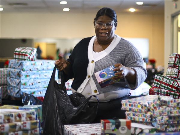 Photo gallery: H2O holiday gift shop at the Fraternal Order of Eagles