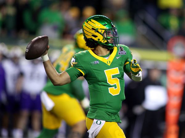 Jordan Love utrpel pretres možganov, Bears presenetili Packers, Eagles osvojili NFC East