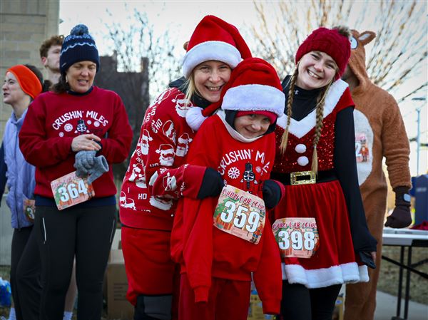 Photo Gallery: Candy Cane Course 5k race