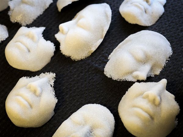 Isabel Zeng’s ‘wearable sculpture’ performance transcends art forms