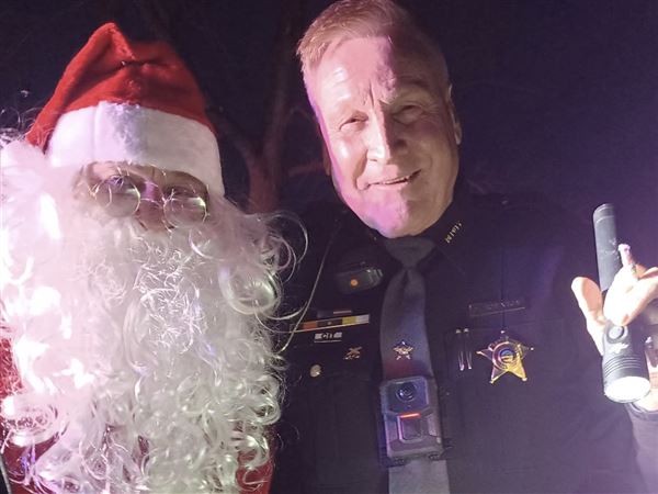 Blade reporter has front-seat exclusive as Santa gets pulled over in Fulton County