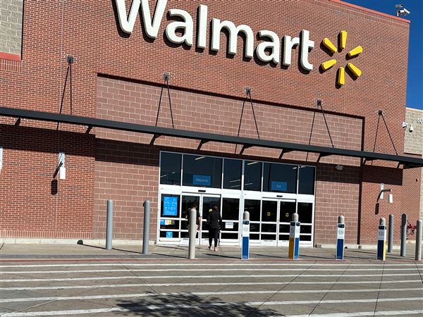 Here's what stores are open, and which ones are closed, on Christmas